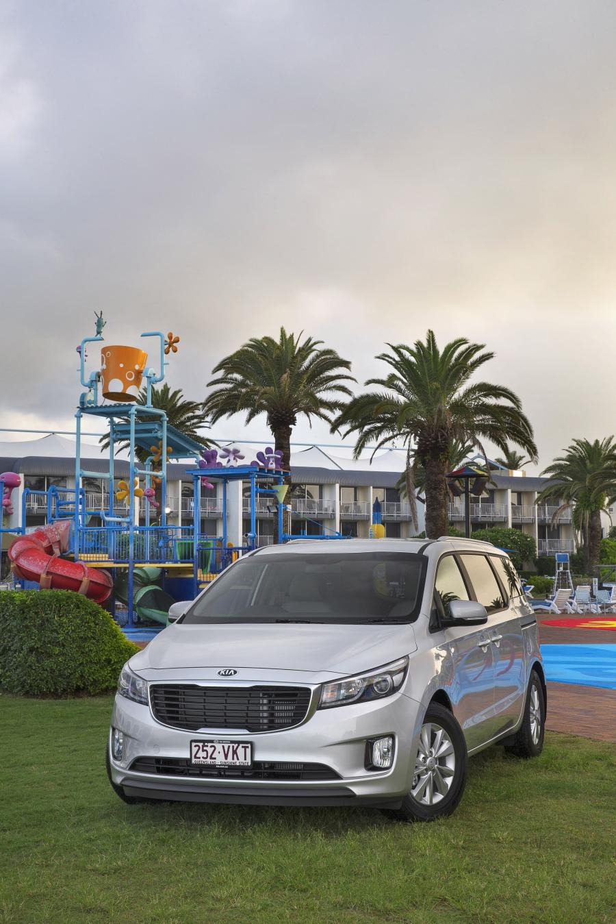  Kia Carnival 2015 года  (AU) (фото 3 из 15)